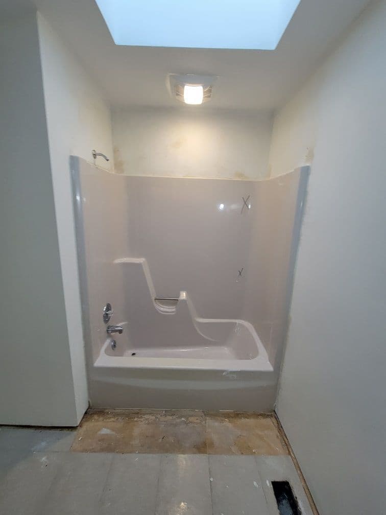 veteran-giveaway-Before-Tub.jpg