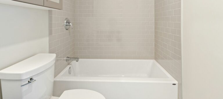 Acrylic bathtub